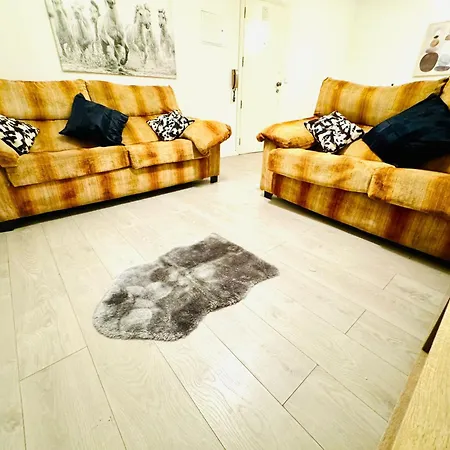 T4 Apartment