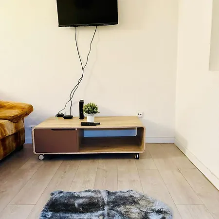 Apartment T4 *