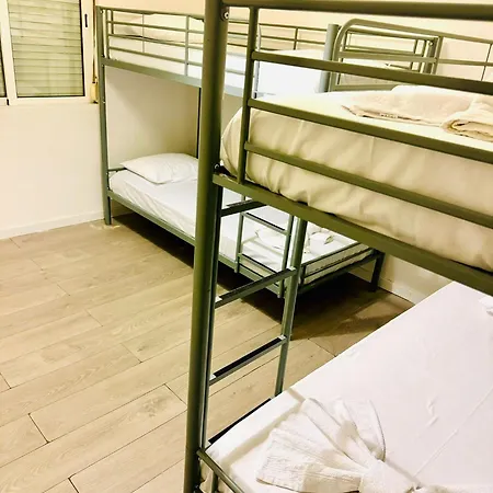 Διαμέρισμα T4 *